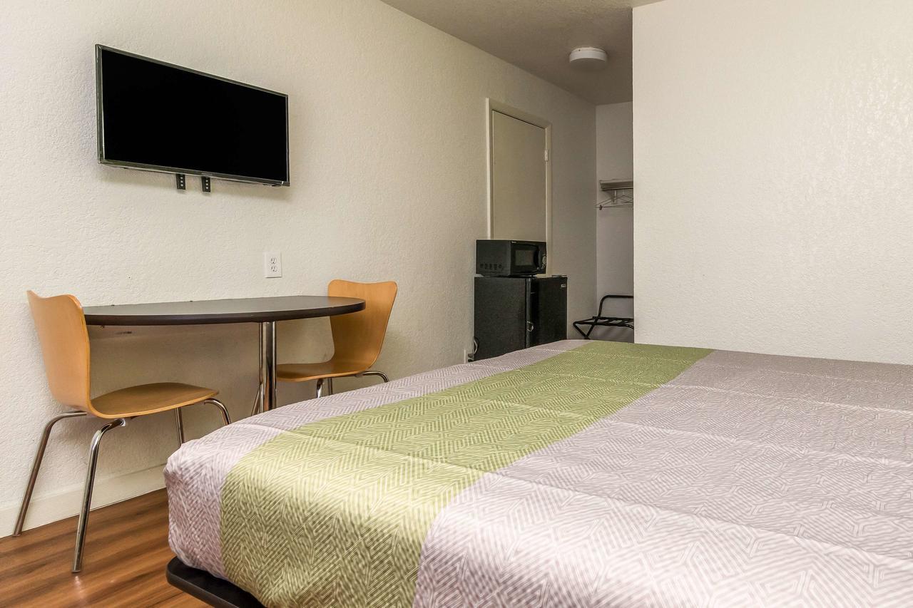 Motel 6 Fort Worth North Haltom City Dış mekan fotoğraf