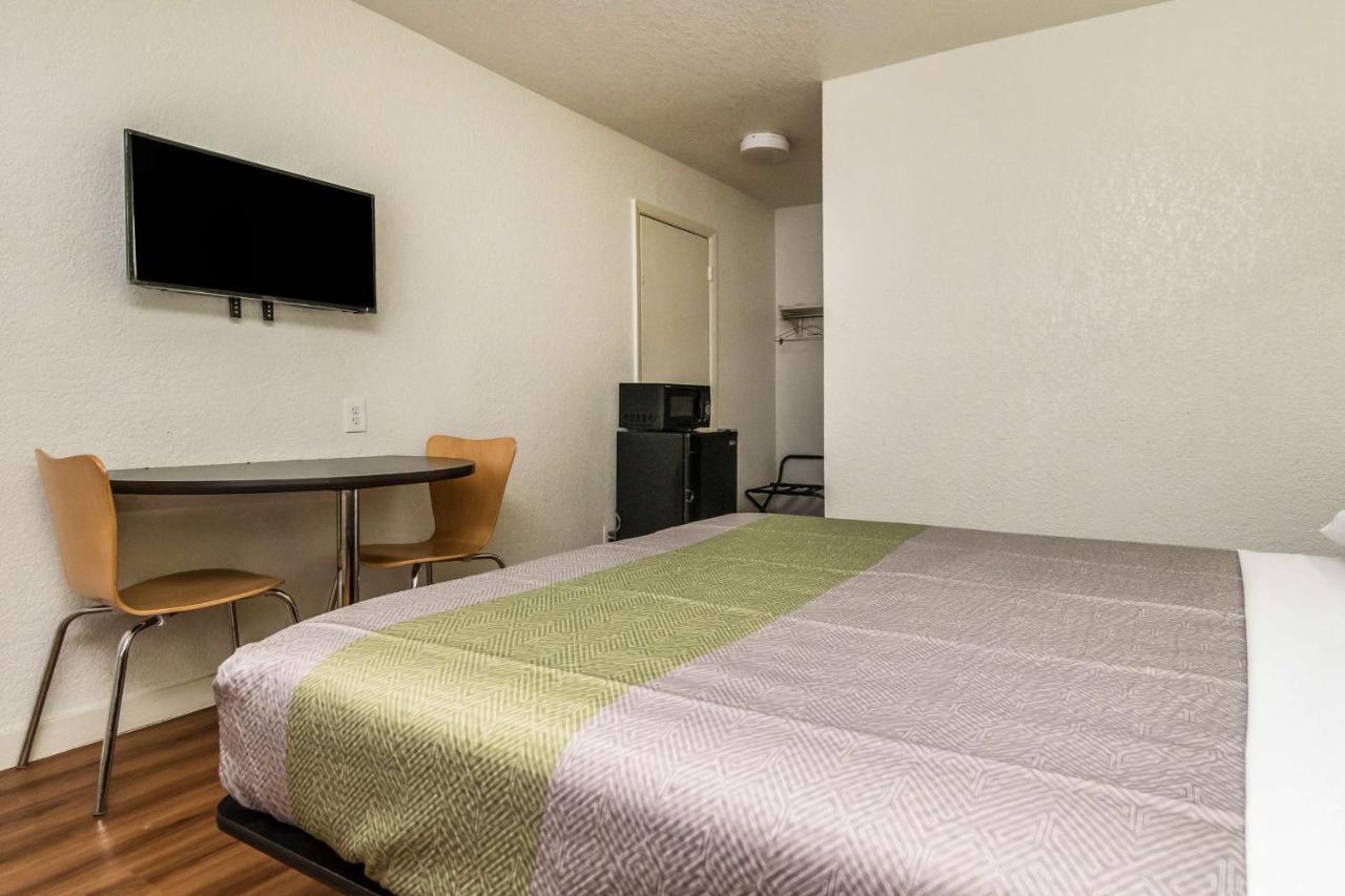 Motel 6 Fort Worth North Haltom City Dış mekan fotoğraf